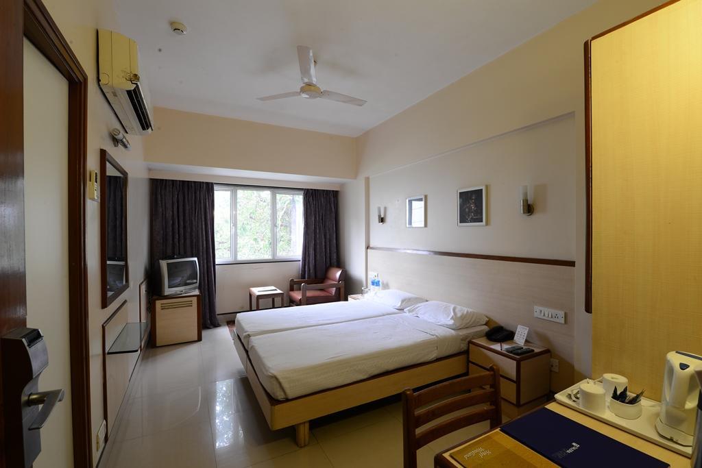 Hotel Woodland Pune Esterno foto