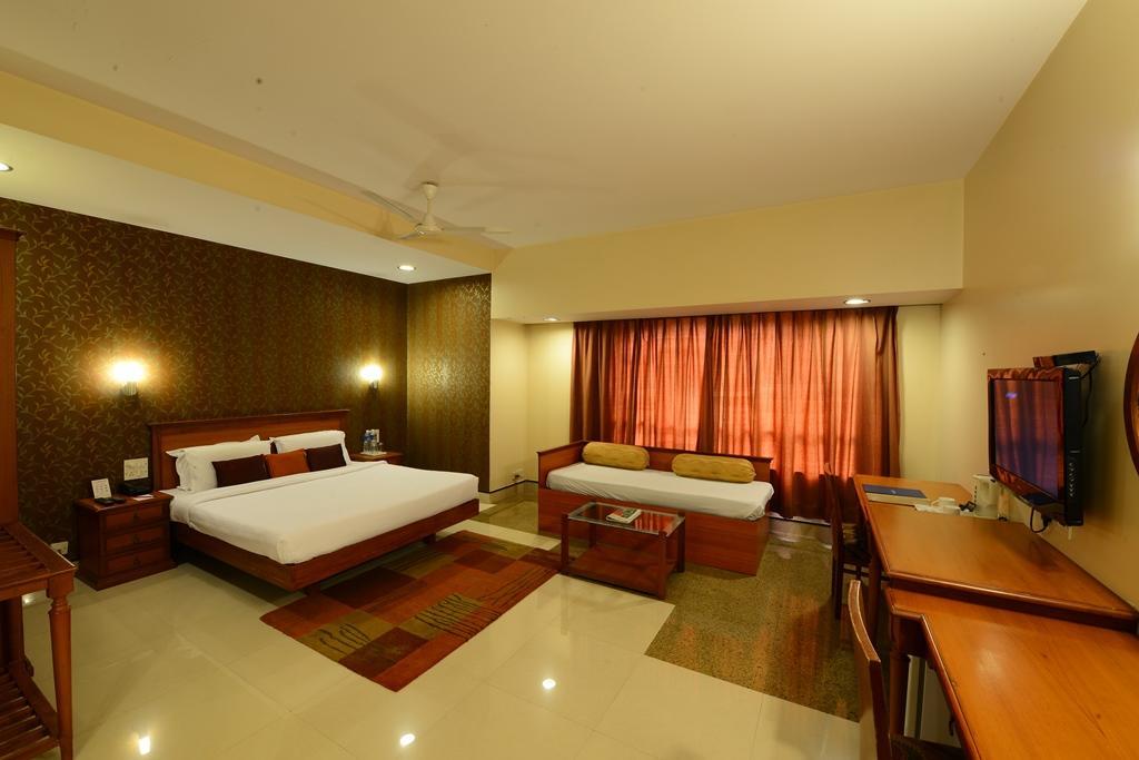 Hotel Woodland Pune Esterno foto