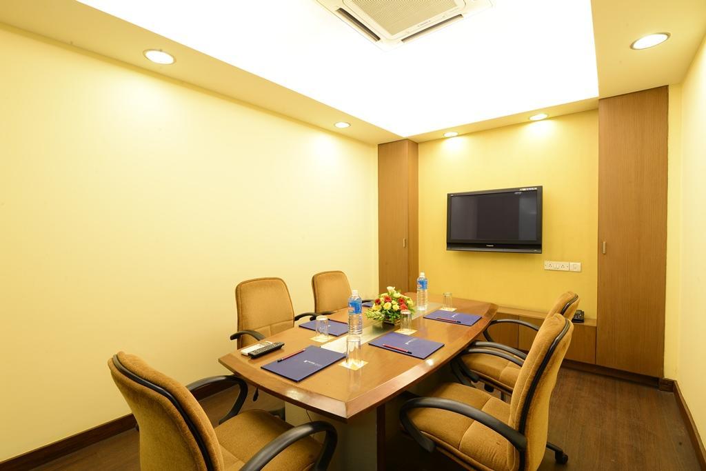 Hotel Woodland Pune Esterno foto